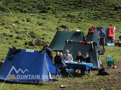 Beautiful Laya, Gasa Trekking